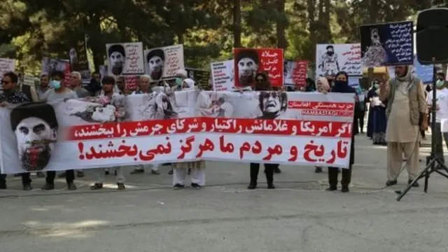 فعالان مدنی در افغانستان و نهادهای حقوق بشری آقای حکمتیار را به "جنایت جنگی و نقض حقوق بشر" متهم کردهاند