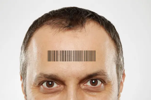 Ilustrasi barcode ditato di dahi.