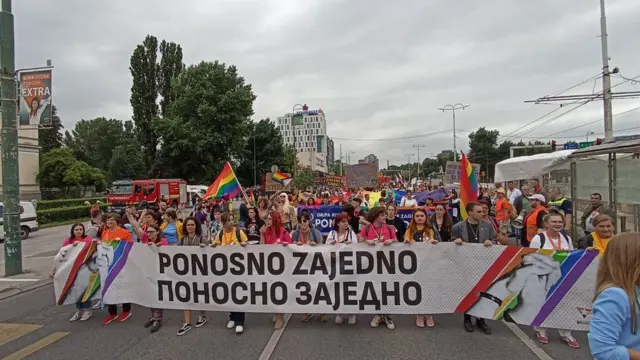 Ponosno zajedno transparent