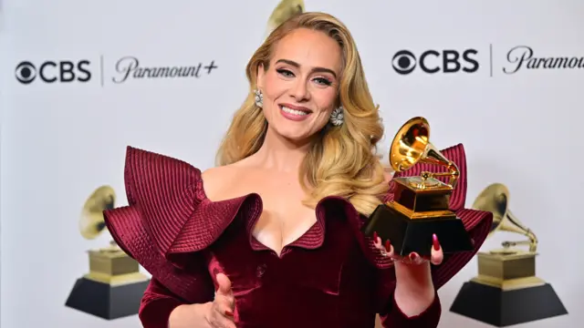 Adele: British singer announce 'long time' career break - BBC News Pidgin