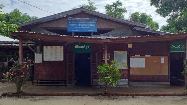 "ကျောင်းကိုလာပြီး စစ်တာဆေးတာက ဘာကြောင့်ဆိုတာကိုလုံးဝဘာမှမပြောဘူး။ အဲဒီအတွက် သမ္မတ နဲ့ ပြည်နယ်ဝန်ကြီးချုပ် ကိုစာတင်ထားတယ်ဘာမှမထူးသေးဘူး။ ဒါမို့ ဒီရက်ပိုင်းအတွင်း ဝန်ကြီးချုပ်ကို လူကိုယ်တိုင်တွေ့ဆုံဖို့ စီစဉ်ထားတယ်