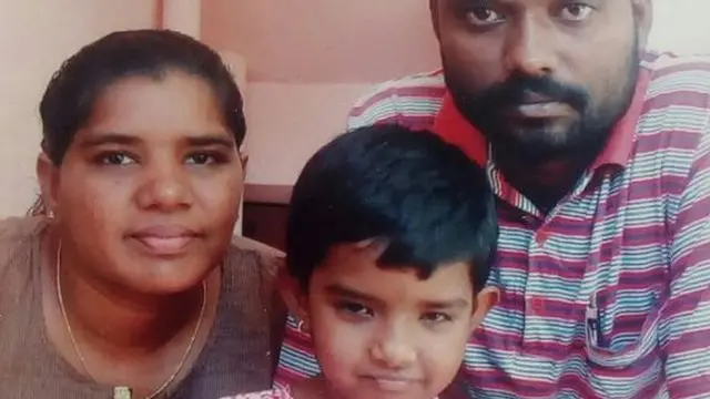 சாலை செல்வம்(இடது), மகள் நிலா, செந்தில்