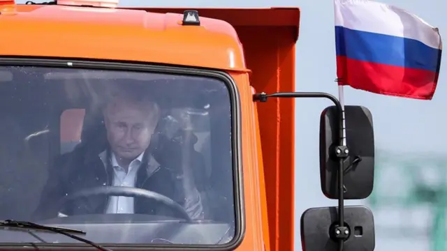Володимир Путін за кермом вантажівки під час відкриття Кримського мосту у травні 2018 року