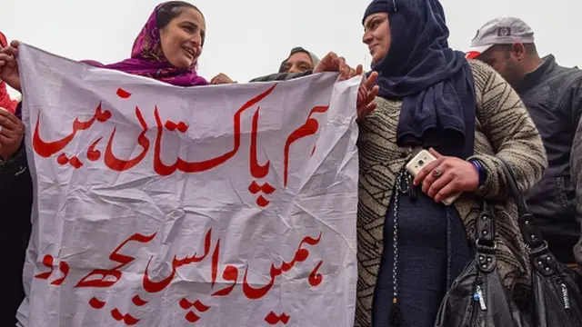 بھارت کے زیرِ انتظام کشمیر میں پھنسی خواتین