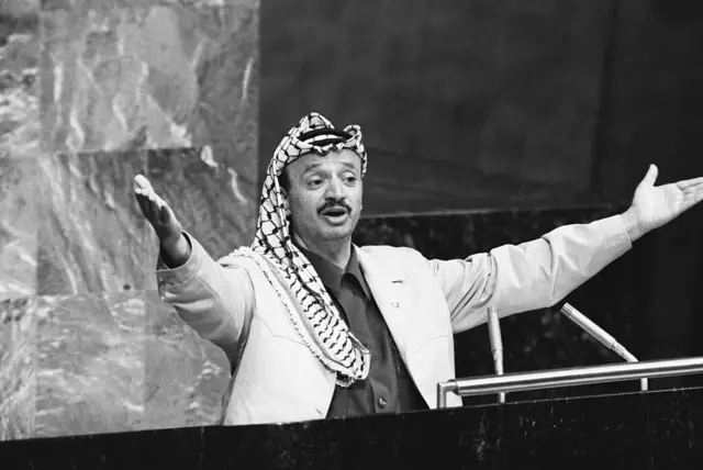 প্যালেস্টাইন লিবারেশন অর্গানাইজেশনের পক্ষ থেকে ১৯৭৪ সালে জাতিসংঘ সাধারণ সভায় বক্তব্য দিচ্ছেন ইয়াসির আরাফাত