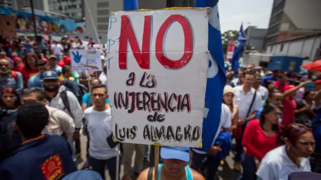 Cartel contra Luis Almagro en manifestación chavista.