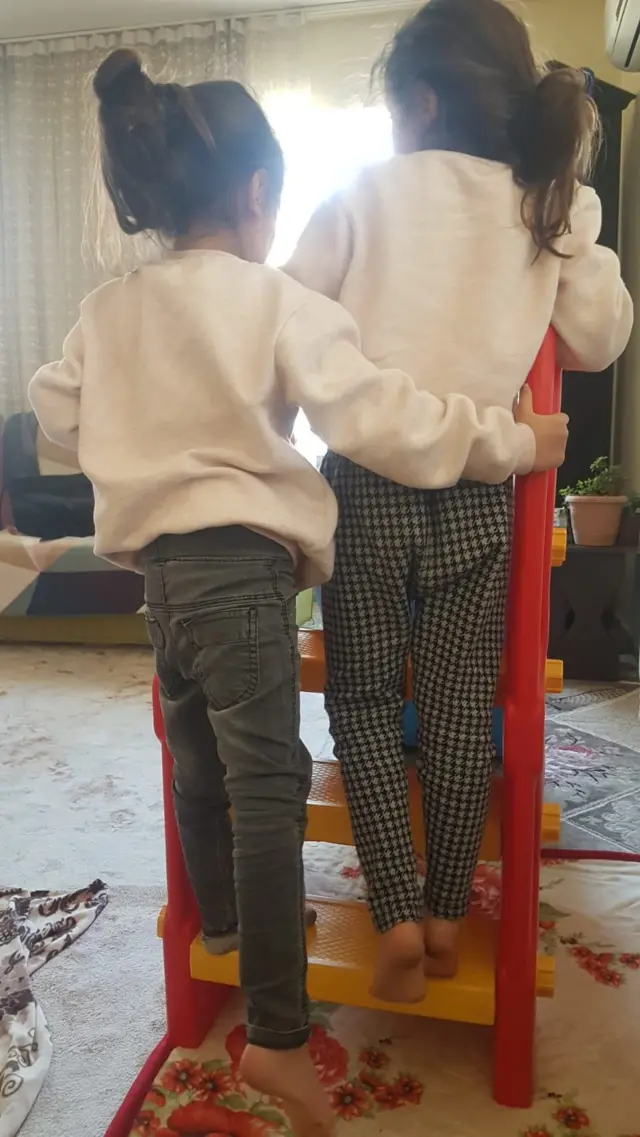 Gözaltına alındığı iddia edilen ikizler.