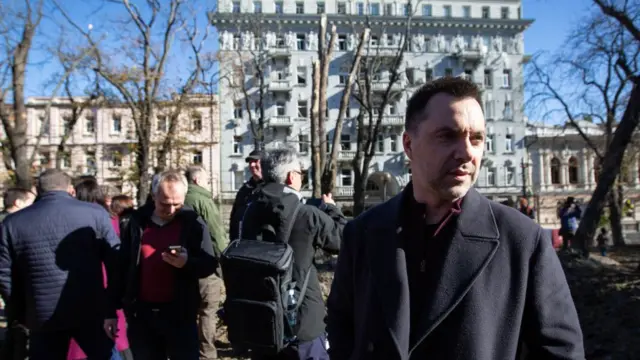 أوليكسي أريستوفيتش في موقع الغارات