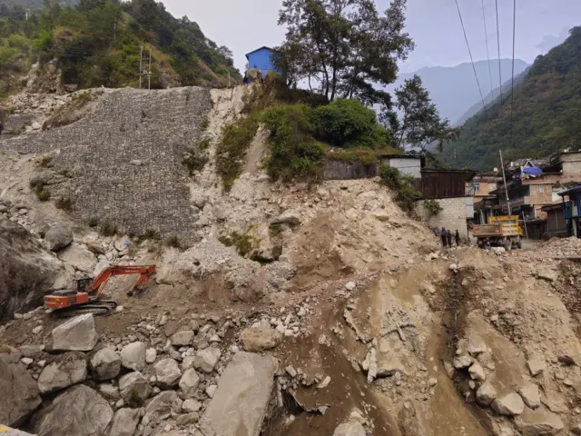 चीनको सीमासम्म पुग्ने सडकमा पुगेको छ 