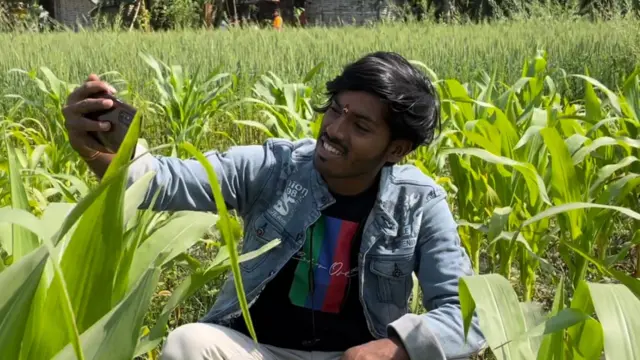 खेतों में गाने से बॉलिवुड तक का सफर