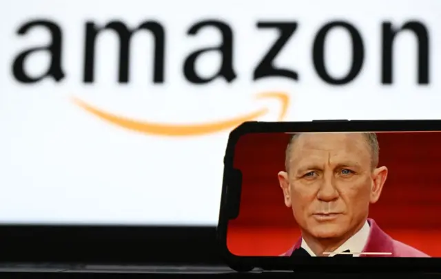 Công ty Amazon có trụ sở tại Mỹ hiện là đơn vị sở hữu quyền sáng tạo đối với thương hiệu phim điệp viên James Bond do diễn viên người Anh Daniel Craig thủ vai từ năm 2006