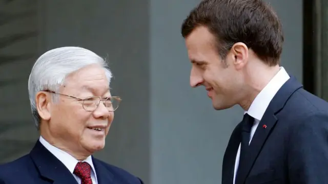 Tổng thống Pháp Emmanuel Macron chào đón ông Nguyễn Phú Trọng ở Paris tháng 3/2018