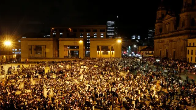 Gente en la Plaza Bolívar.
