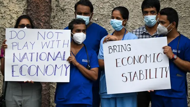 શ્રીલંકામાં આર્થિક સંકટ વચ્ચે આરોગ્યતંત્ર પણ ખોરવાઈ ગયું છે