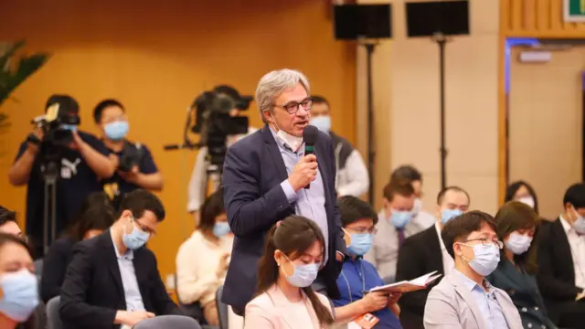 中国两会答记者问