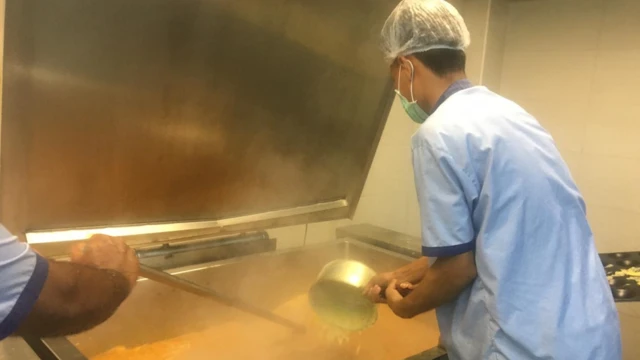 அக்ஷய பாத்ராவின் காலை உணவுத் திட்டம்: எதிர்ப்பு இருப்பது ஏன்?