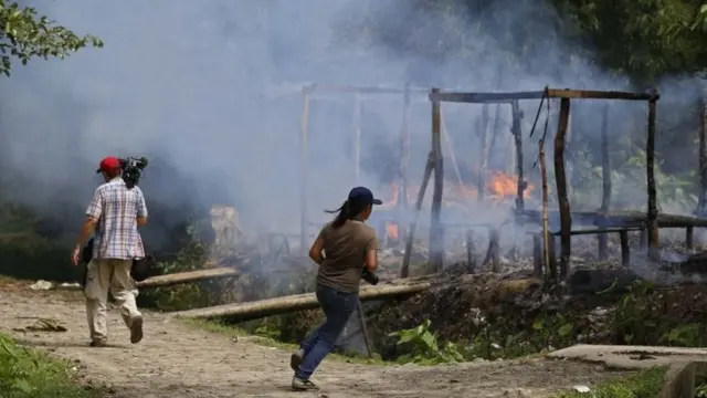 रखाइन में जलते हुए गांव