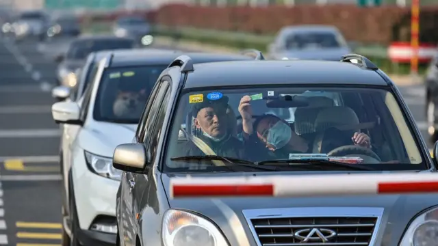 當局估計將有約55,000人在數天內離開武漢。