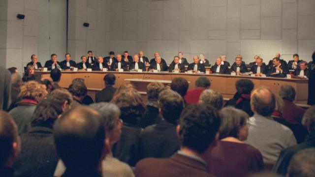 法国共和国司法法院开庭审理血制品污染过失杀人案（8/2/1999）