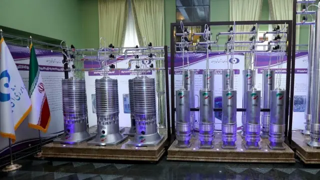 نمونه ای از نسل های جدید سانتریفیوژهای ایران در نمایشگاهی در تهران