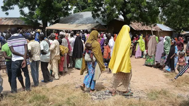 Awọn eeyan ni ileto kan
