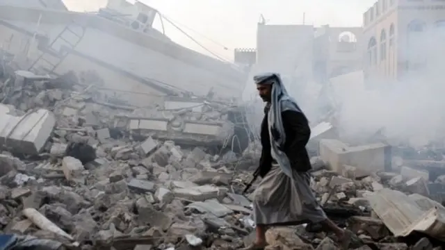 بر اساس آمارهای سازمان ملل دستکم شش هزار و ۶۶۰ غیرنظامی در جنگ یمن کشته شدهاند و ۲۲ میلیون نفر از اهالی این کشور نیز به کمکهای بشردوستانه نیاز دارند.