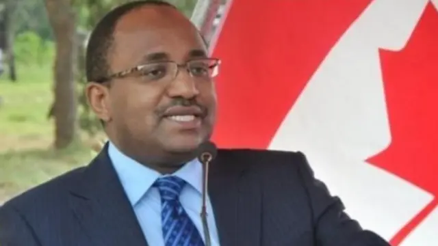 Waziri wa Ulinzi wa Tanzania Dkt Hussein Mwinyi amepitishwa na kikao cha Halmashauri Kuu ya chama cha CCM kugombea urais wa Zanzibar