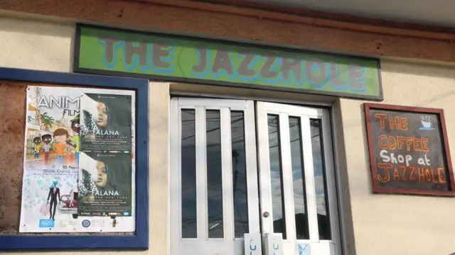 Le Jazzhole