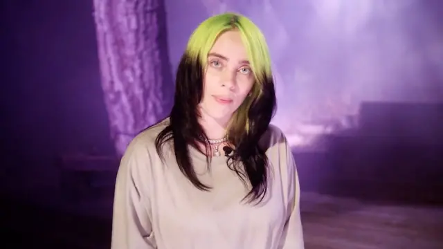 La chanteuse américaine Billie Eilish s'exprime lors de la troisième nuit de la Convention nationale démocratique (DNC) 2020 à Milwaukee, Wisconsin, USA