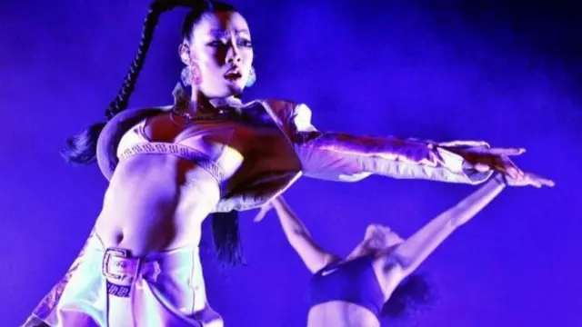 泽山璃奈与其他艺人一道参加巡回演出。