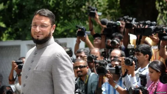 मुस्लिम समाज पुन्हा काँग्रंसच्या पाठीशी उभा राहिला आहे.