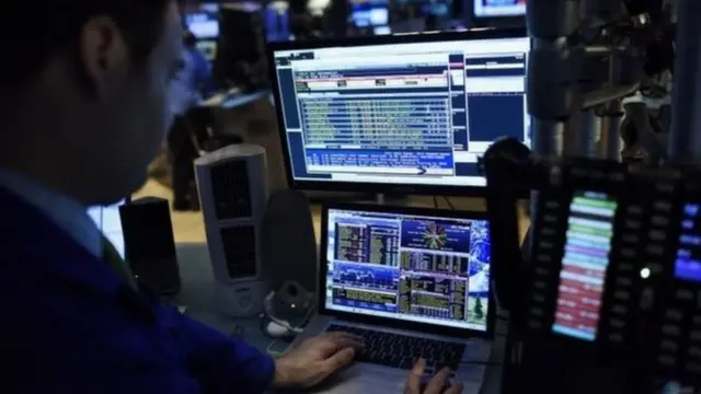Dịch vụ chat của hãng Bloomberg được dùng để xác nhận các thương vụ và trao đổi thông tin