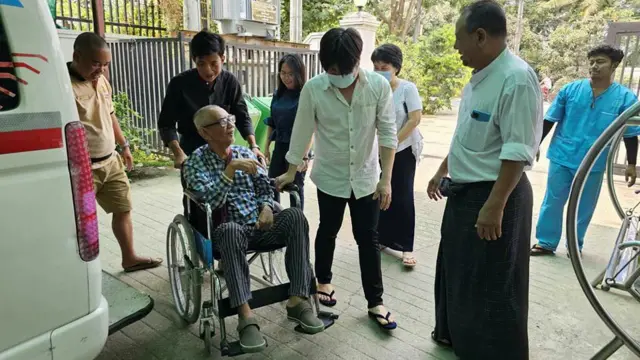 ဧပြီလ ၁၈ ရက် ကျန်းမာရေးစစ်ဆေးမှုမှာတွေ့ရတဲ့ ဦးဝင်းနိုင်(ဘီးတပ်ကုလားထိုင်ပေါ်က အမျိုးသား) 