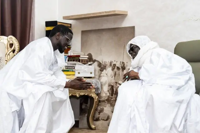 Le Président Bassirou Diomaye Faye s’est rendu dans la ville sainte de Touba pour une visite de courtoisie au Khalife général des Mourides, Serigne Mountakha Mbacké, le 07 août 2025. 