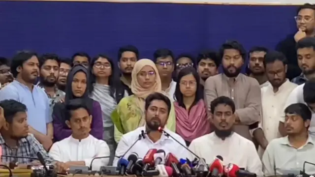 খুলনায় সংবাদ সম্মেলন করেন এনসিপি নেতারা