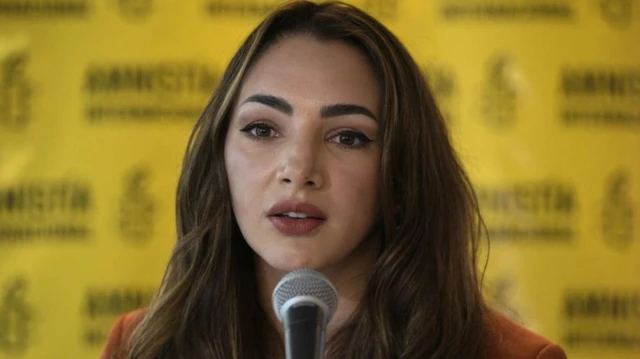  ثيلما فاردين تتحدث في مؤتمر لمنظمة العفو الدولية.