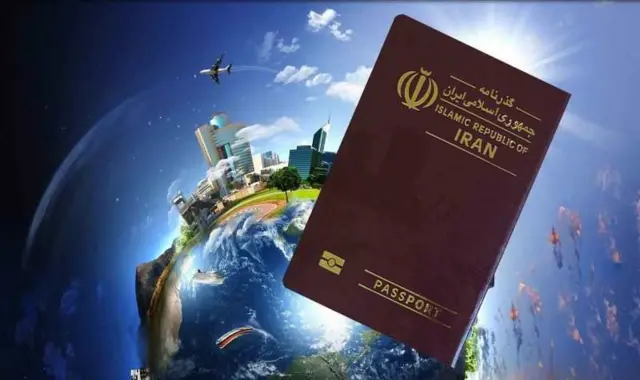 گذرنامه ایرانی با پس‌زمینه‌ای گرافیکی از کره زمین