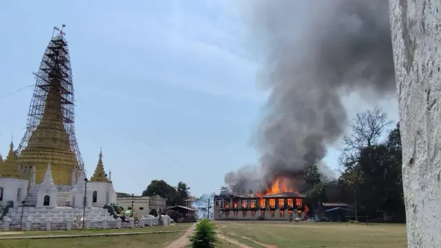 မတ် ၂၀ ရက်၊ စစ်ကိုင်းတိုင်း ကသာမြို့နယ်ကို စစ်ကော်မရှင်တပ်က လေကြောင်းတိုက်ခိုက်ခဲ့တဲ့မြင်ကွင်း