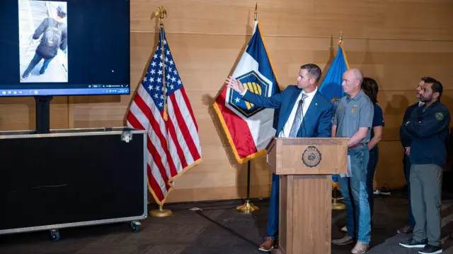 пресс-конференция, на которой показали фото и видео с предполагаемым стрелком