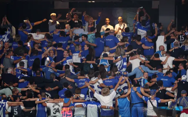 Grčki navijači na utakmici za treće mesto u Rigi