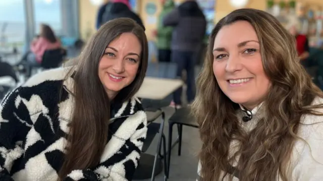 చార్లెట్, జెస్ 