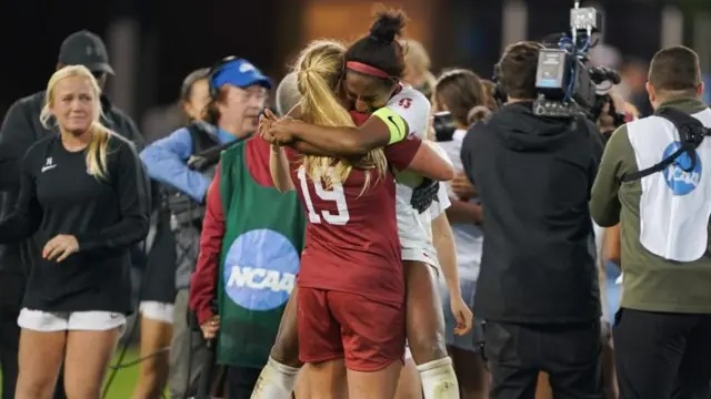 ናኦሚን ኬቲን ኣብ ዩኒቨርሲቲ ስታንፈርድ ጥቡቕ ምሕዝነት ነይሩወን 