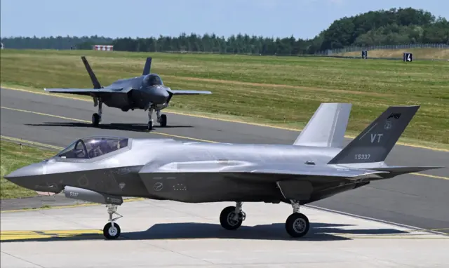 طائرة طراز إف-35