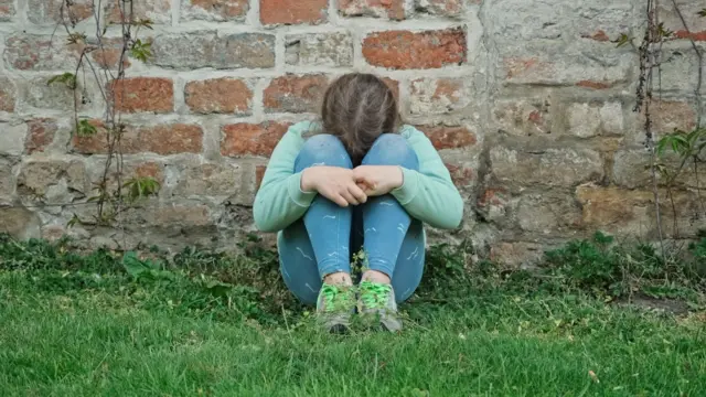 Chelyabinskdagi sahnada jinsiy aloqa BDSM eshaklarini urish