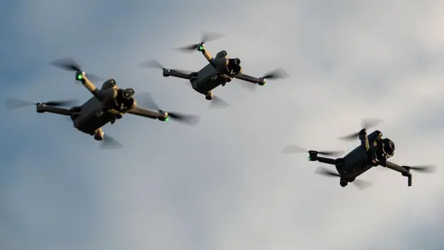 တိုက်ခိုက်ရေးဒရုန်း၊ ပို့ဆောင်ရေးဒရုန်း၊ စောင့်ကြည့်ရေးဒရုန်း၊ ရေအောက် ဒရုန်း စသဖြင့် ဒရုန်းတွေဟာ တစ်ကမ္ဘာလုံးအတိုင်းအတာနဲ့ အရေးပါတဲ့လက်နက်တွေဖြစ်လာပါပြီ။