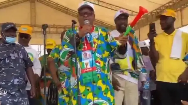Awọn osere tiata to wọ asọ APC