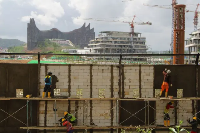 Trabajadores durante un turno en Nusantara, provincia de Kalimantán Oriental, julio de 2024