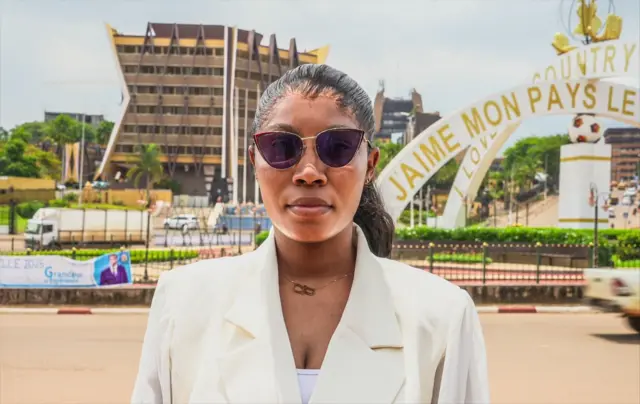 Vijana wanapendelea kuhamia nje ya nchi kwa sababu wanahisi hawana fursa ya kujiendeleza nchini mwao",Vanina Nzekui