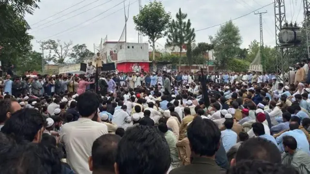 په باجوړ کې ماموند ته پر تللې لویه لار د خلکو پرلت 