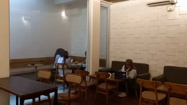 Suasana kafe di Semarang, Jawa Tengah